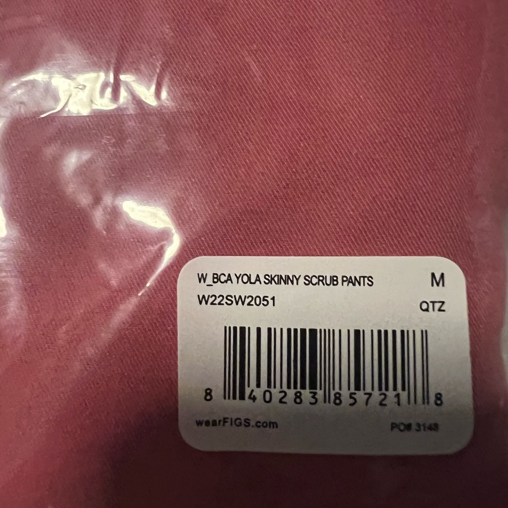 NWT. Figs scrub pants. Mauve. YOLA. Medium.